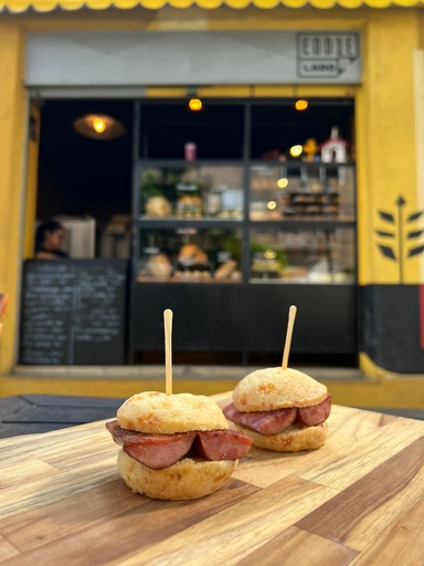 Pão de Queijo com Linguiça