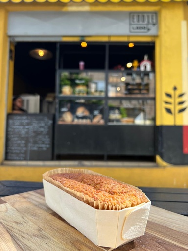 Broa de Milho com Canastra e Côco